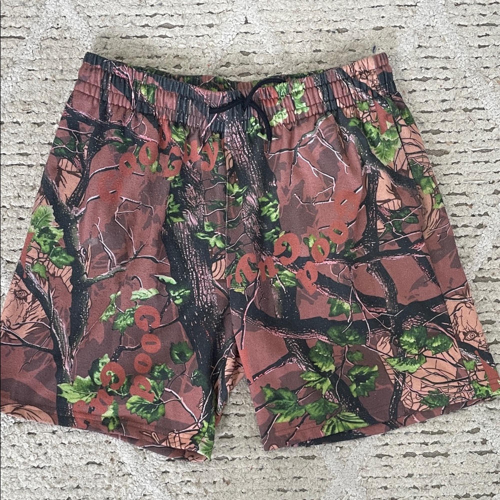 Chucky Camo Print Men's Shorts size small